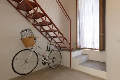 a bike parked in a room with a staircase at Apartamento para 4 huespedes con Patio y ducha Exterior in Valencia
