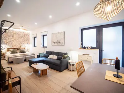 a living room with a couch and a table at Bonito loft para 4 personas in Valencia