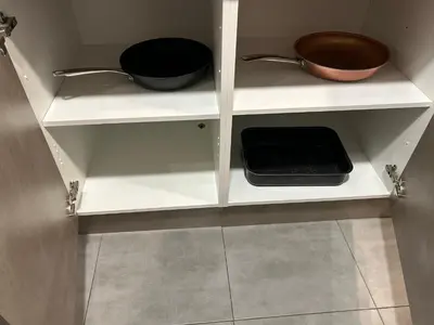 a kitchen shelf with two pans and a bowl at Chalet encanto in Chiva