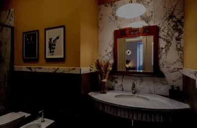 a bathroom with a sink and a mirror at Apartamento Aleyda in Valencia