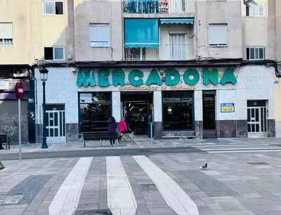 a meccaolis store on the side of a city street at Estudio en Valencia in Valencia
