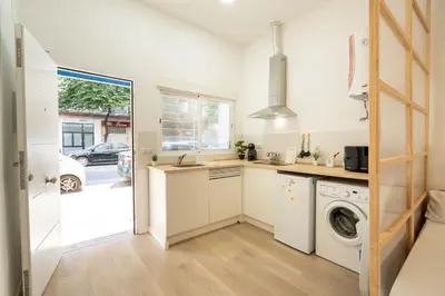 a kitchen with a sink and a washing machine at Loft Centrico 2 pax Poyector TV in Valencia