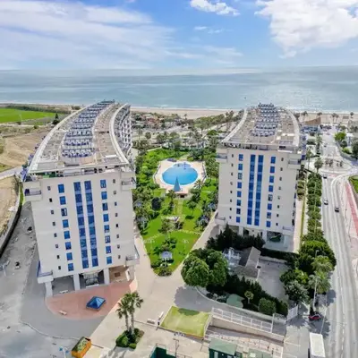 Beachfront Family Appartment with Pool