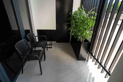 a balcony with chairs and a potted plant at Loft céntrico, 60 m2 ideal para familias pequeñas in Valencia