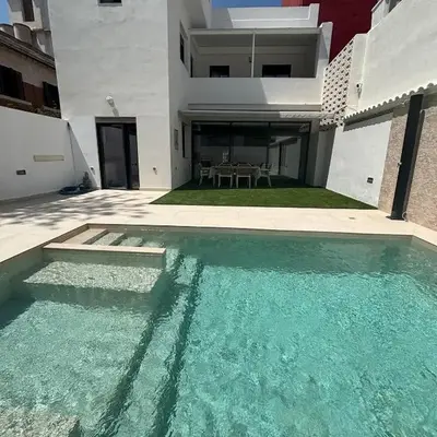 Casa con PISCINA y CINE