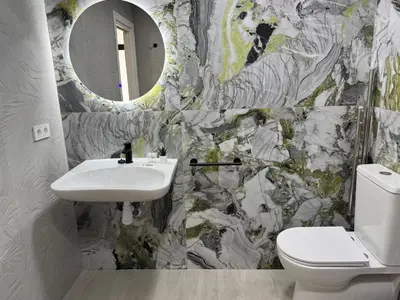a bathroom with a sink and a toilet and a mirror at Apartamento El Rincón de Darío in Valencia