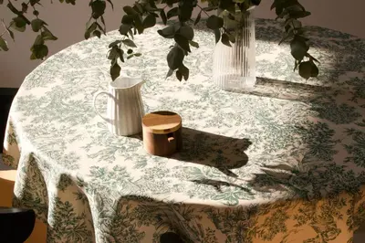 a table with a table cloth with a plant on it at BNO studio 1c in Aldaia