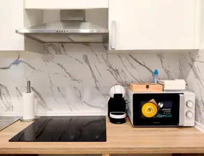 a microwave sitting on a counter in a kitchen at Estudio tranquilo cerca del Centro in Valencia