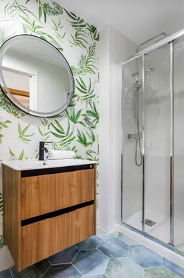 a bathroom with a sink and a shower with a mirror at Super Flat 3 rooms 1 toilet Center wifi AC in Valencia