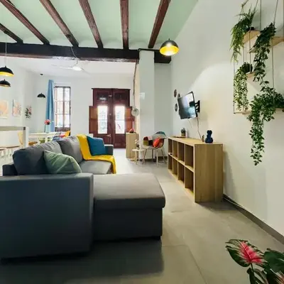 Mediterranean Flat next to the Historic Center