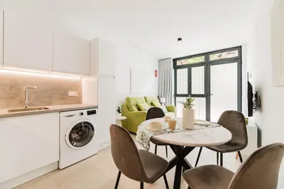 a kitchen and living room with a table and chairs at Fantastico apartamento en Valencia in Valencia