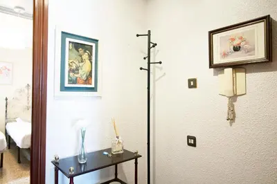 a room with a door with a table and a picture at Global Vacacional, Vivienda cozy en Puerto de Sagunto in Puerto de Sagunto