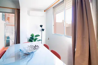 a glass table in a room with a window at Global Vacacional, Vivienda cozy en Puerto de Sagunto in Puerto de Sagunto