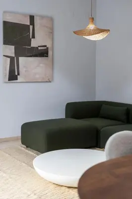 a living room with a green couch and a table at VLC HOST - Linterna in Valencia