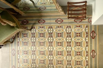 a room with a wall with a patterned wall at Casa Rosalia in Valencia