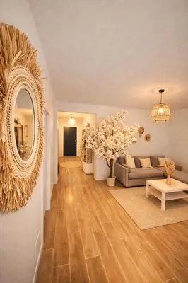 a living room with a couch and a mirror at Maison bord de plage avec patio extérieur aménagé in Puerto de Sagunto