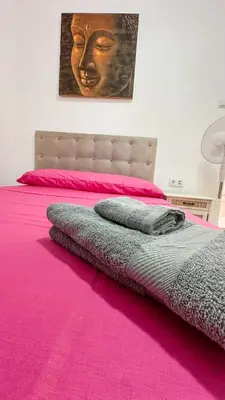 a bedroom with a pink bed with a headboard at Kmilo in Valencia