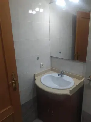 a bathroom with a sink and a large mirror at Apartamento Canet de Berenguer con terraza exterior a 100m de la playa in Canet de Berenguer