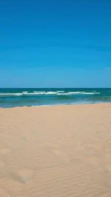 a sandy beach with the ocean in the background at Ca Ulises Frente al mar, pensado para desconectar in Valencia