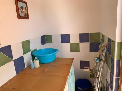 a kitchen with a blue bowl on a counter at Encantador Apartamento dúplex con vistas al mar in Canet de Berenguer