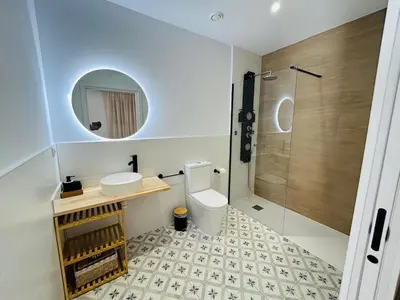 a bathroom with a toilet and a sink and a shower at Loft Sofia a estrenar con luz natural en corazon de Valencia in Valencia