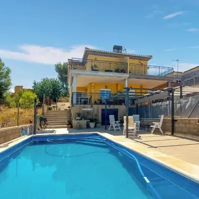 Awesome Home In Turis