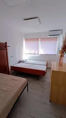a bedroom with two beds and a window at Disfruta en familia junto al mar in Playa Pobla de Farnals