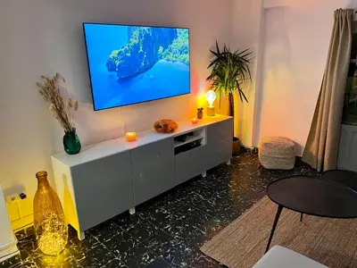 a living room with a flat screen tv on a wall at Habitación geniale cerca de Russafa in Valencia