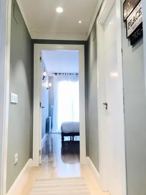 a hallway with a door leading to a bedroom at Cuco in Requena