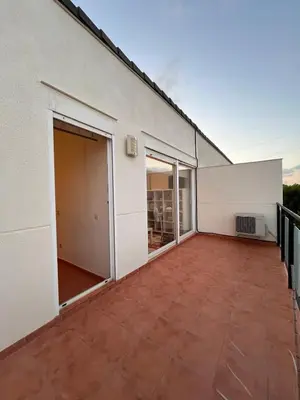 an empty balcony of a white building with sliding doors at Casa familiar 3 dormitorios Jardín Piscina Barbacoa Zona de entrenamiento in Bétera