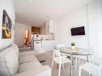 a white living room with a couch and a table at Tu Apartamento En El Centro-Ruzafa 9D in Valencia