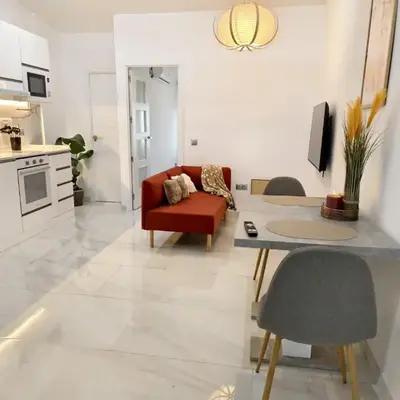 Top Floor 2 Bedroom Apartment with Terrace