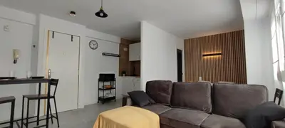 a living room with a couch and a kitchen at Apartamento En La Ciudad De Las Artes y Las Ciencias in Valencia
