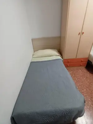 a small bed in a corner of a room at Habitación doble 45eur in Valencia