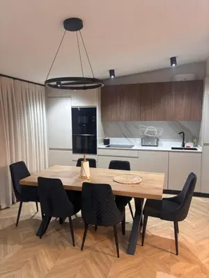 a dining room table and chairs in a kitchen at Apartamento cerca de la playa in Puerto de Sagunto