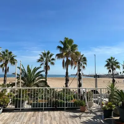 Apartamento con gran terraza frente al Mar playa Valencia