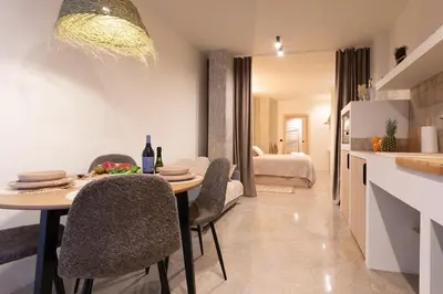 a kitchen and dining room with a table and chairs at Suite Ciudad de las Ciencias y Puerto - Manolito 4 in Valencia