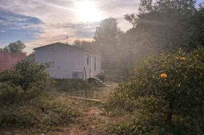 a white house in the middle of a field at A place where nothing is expected in Náquera
