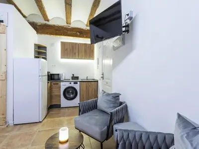 a living room with a couch and a table at Winahost Loft Colón in downtown Valencia in Valencia