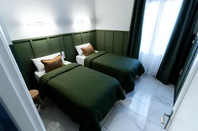 two beds in a room with green walls at Casa Boutique Playa y Valencia in El Puig