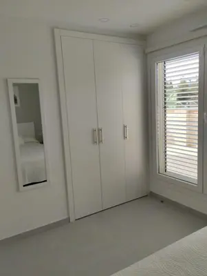 a white room with white cabinets and a window at Iberflat Apartamentos Alfabega in Paterna