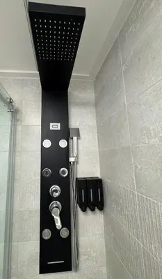 a shower in a bathroom with a black and white at Chalet Piscina Privada in Barraca de Aguas Vivas