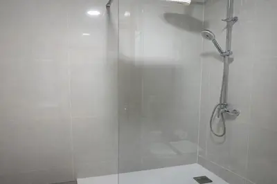 a bathroom with a shower with a glass door at Mini Peixcateria in Sagunto