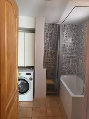 a small bathroom with a washing machine and a washer at Piso con terraza en Cabanyal in Valencia