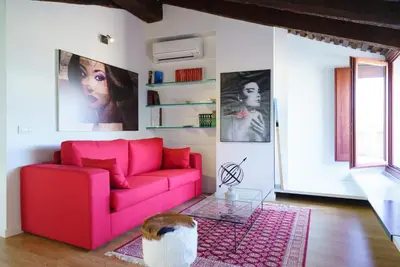 a living room with a pink couch and a rug at Valencia Luxury - Boutique Redonda in Valencia