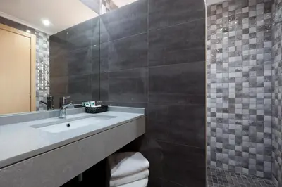 a bathroom with a sink and a mirror at Hotel Olympia Ronda I in El Puig
