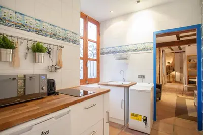 a kitchen with a sink and a counter top at Apartamento Horno in Valencia