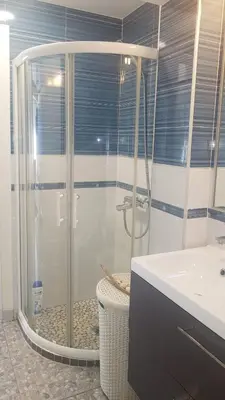 a bathroom with a shower and a toilet and a sink at Balandra Flat in Valencia