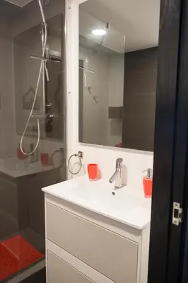 a bathroom with a white sink and a shower at Cozy fisherman's house in Valencia