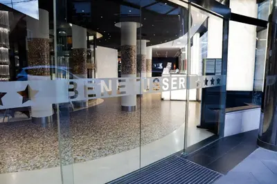 a glass door with a sign that reads be a new star at Hotel Benetusser in Benetúser